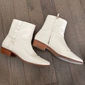 Joie white boots
